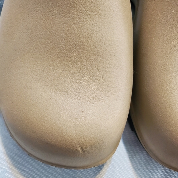 Dawgs Working Slip on Clog Size 6 New - Picture 2 of 5